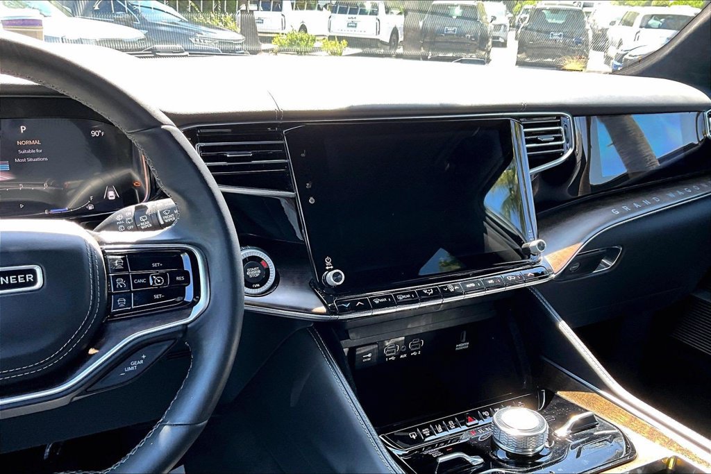 Used 2022 Jeep Grand Wagoneer Series II AWD/4WD image 8
