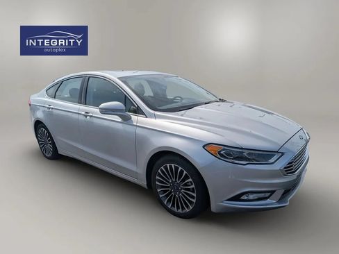 Used 2017 Ford Fusion SE w/ Fusion SE Technology Package FWD image 7