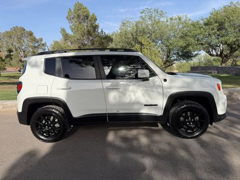 Used 2020 Jeep Renegade Altitude AWD/4WD image 6