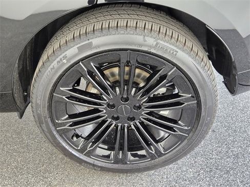 New 2026 Land Rover Range Rover Long Wheelbase SE image 9