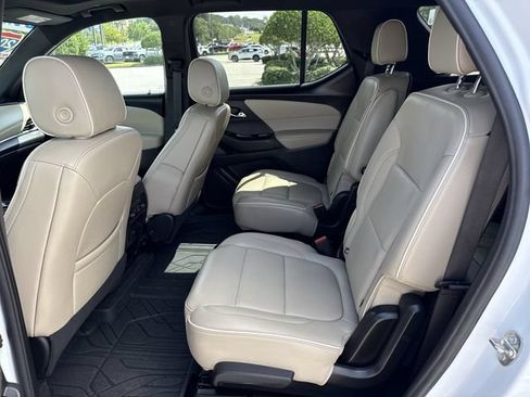 Used 2023 Chevrolet Traverse Premier FWD image 10