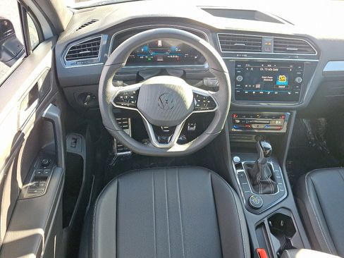 Used 2024 Volkswagen Tiguan SE R-Line image 11