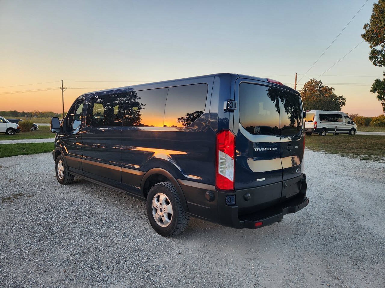 Used 2019 Ford Transit 350 XLT RWD image 4