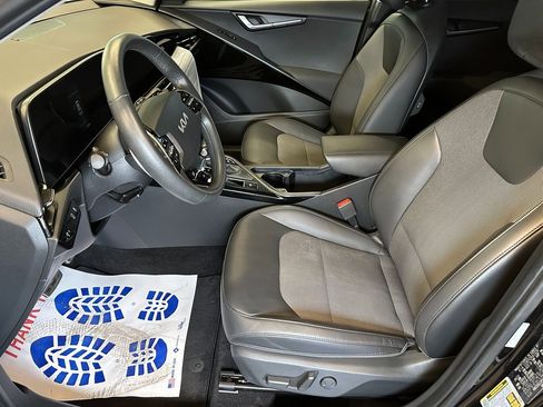 Used 2023 Kia Niro EX Touring image 20