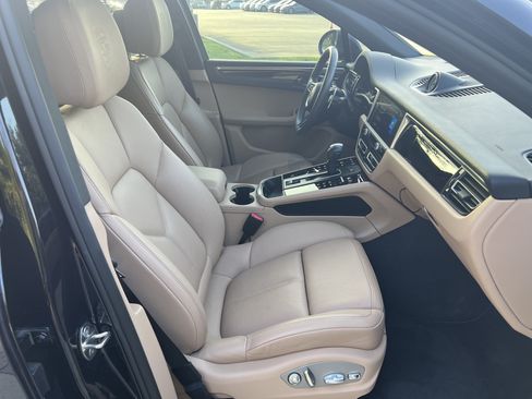 Used 2024 Porsche Macan AWD/4WD image 28