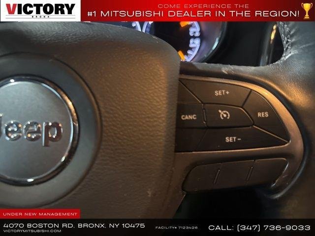 Used 2021 Jeep Grand Cherokee Laredo AWD/4WD image 37