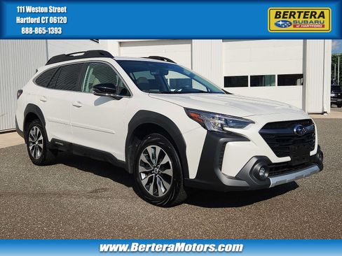 Used 2025 Subaru Outback Limited AWD/4WD image 1