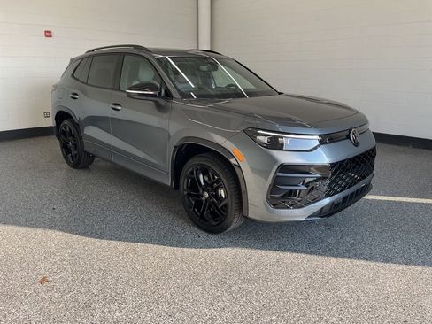 New 2026 Volkswagen Tiguan SE R-Line AWD/4WD image 8