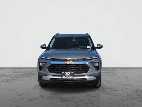 Used 2025 Chevrolet TrailBlazer LT FWD image 3