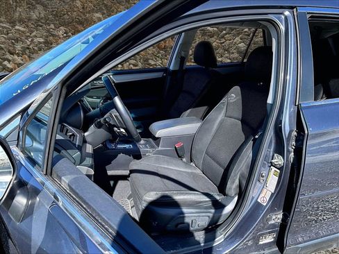 Used 2017 Subaru Outback 2.5i Premium image 23