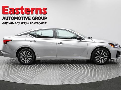 Used 2024 Nissan Altima 2.5 SV image 4