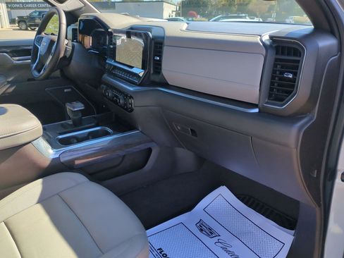 Certified 2025 Chevrolet Silverado 1500 LTZ image 31