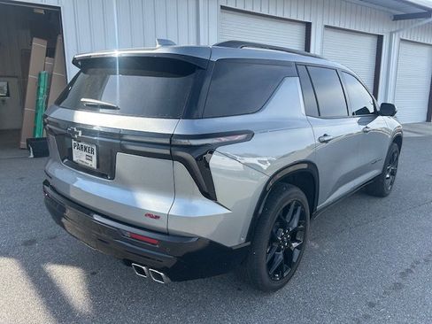 Used 2024 Chevrolet Traverse RS image 3