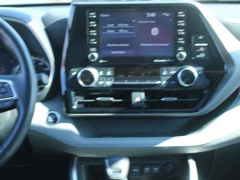 Certified 2020 Toyota Highlander XLE image 13