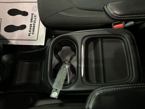 Used 2023 Chrysler Pacifica Touring image 21