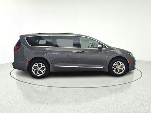 Used 2021 Chrysler Pacifica Limited w/ Premium & Safety Sphere Group AWD/4WD image 8