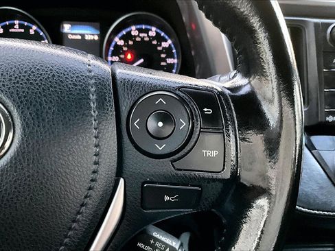 Used 2018 Toyota RAV4 XLE image 12