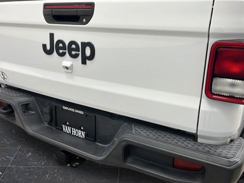 Used 2021 Jeep Gladiator Sport AWD/4WD image 34