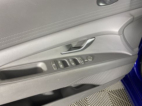Used 2021 Hyundai Elantra SE FWD image 13