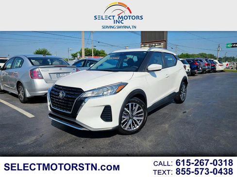 Used 2021 Nissan Kicks SV image 1