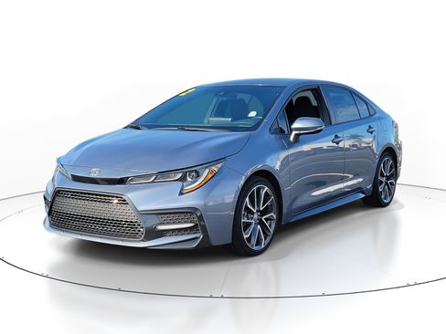 Used 2022 Toyota Corolla SE image 3