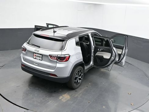 Used 2025 Jeep Compass Limited AWD/4WD image 58