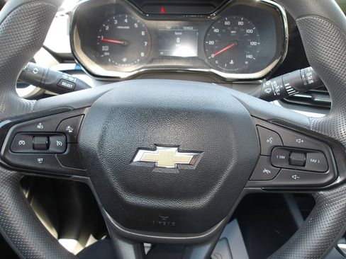 Used 2024 Chevrolet Trax LS w/ LS Convenience Package FWD image 16