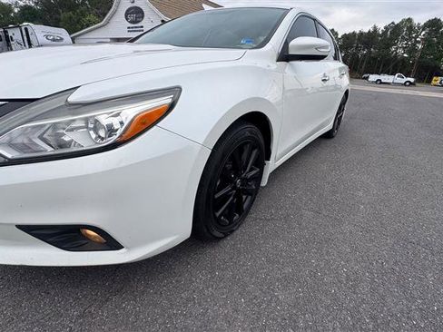 Used 2016 Nissan Altima 2.5 SV w/ Convenience Package FWD image 8
