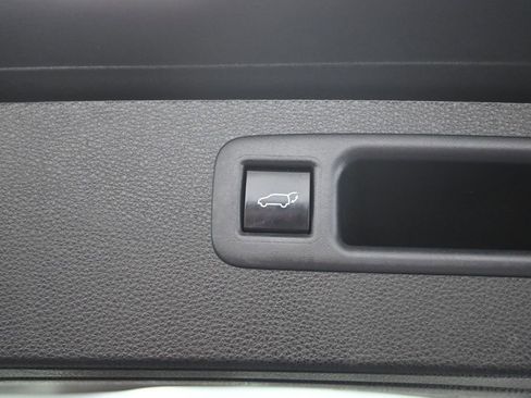 Used 2021 Toyota Highlander XLE AWD/4WD image 38