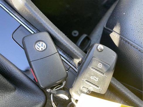Used 2018 Volkswagen Passat 2.0T SE FWD image 30