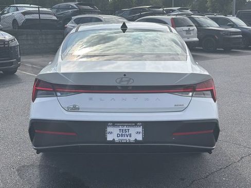 New 2026 Hyundai Elantra Hybrid FWD image 7