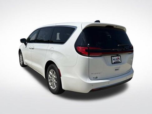New 2027 Chrysler Pacifica Select FWD image 5