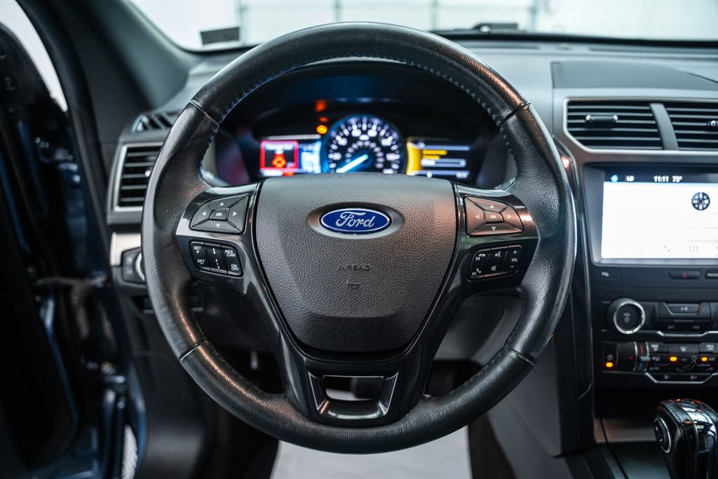 Used 2018 Ford Explorer XLT w/ Equipment Group 202A AWD/4WD image 31