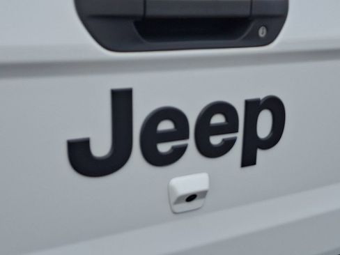 Used 2021 Jeep Gladiator Sport image 30