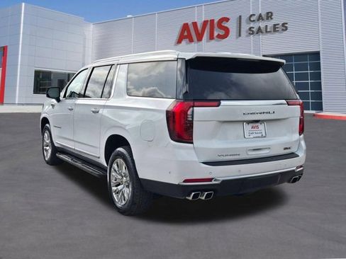 Used 2025 GMC Yukon XL Denali AWD/4WD image 10