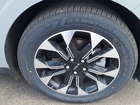 Used 2024 Kia Carnival EX FWD image 34