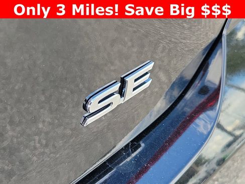 Used 2026 Toyota Camry SE image 8