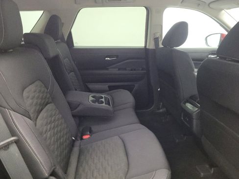 Used 2022 Nissan Pathfinder SV AWD/4WD image 19