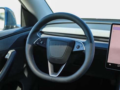 Used 2026 Tesla Model Y Long Range AWD/4WD image 15