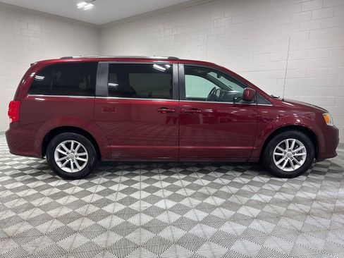 Used 2019 Dodge Grand Caravan SXT FWD image 12