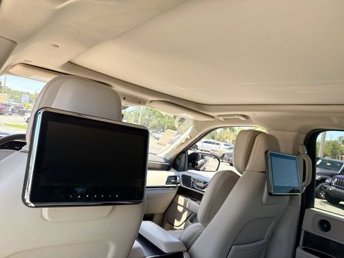 Used 2019 Lincoln Navigator Reserve AWD/4WD image 36