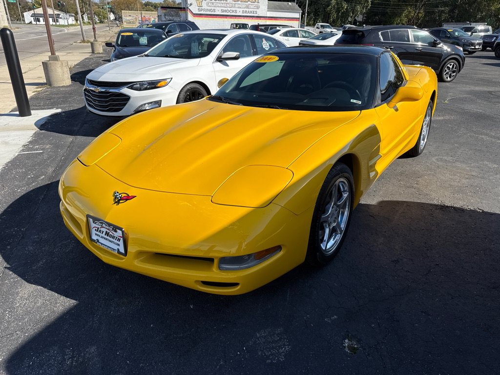 Used 2000 Chevrolet Corvette Coupe w/ Roof Pkg RWD image 3