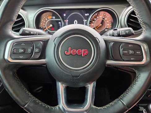Certified 2019 Jeep Wrangler Unlimited Sahara AWD/4WD image 33