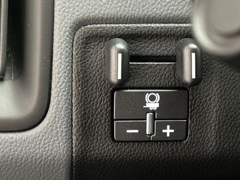 Used 2018 Chevrolet Colorado Z71 w/ Centennial Edition AWD/4WD image 36
