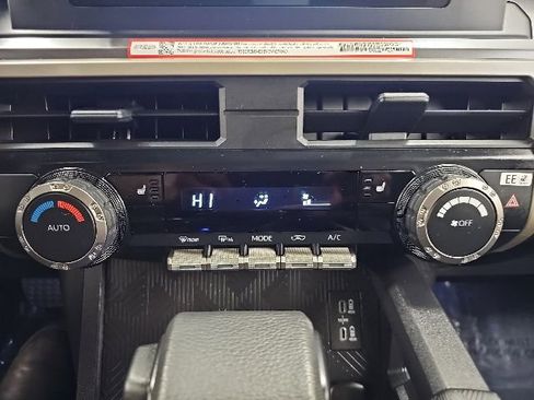 Certified 2025 Toyota Tacoma TRD Off-Road AWD/4WD image 24