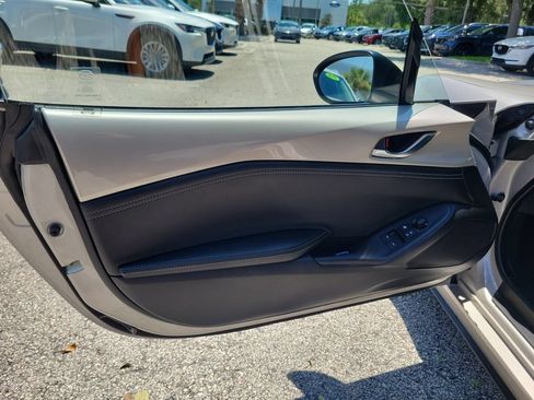 Used 2023 MAZDA MX-5 Miata Club RWD image 16