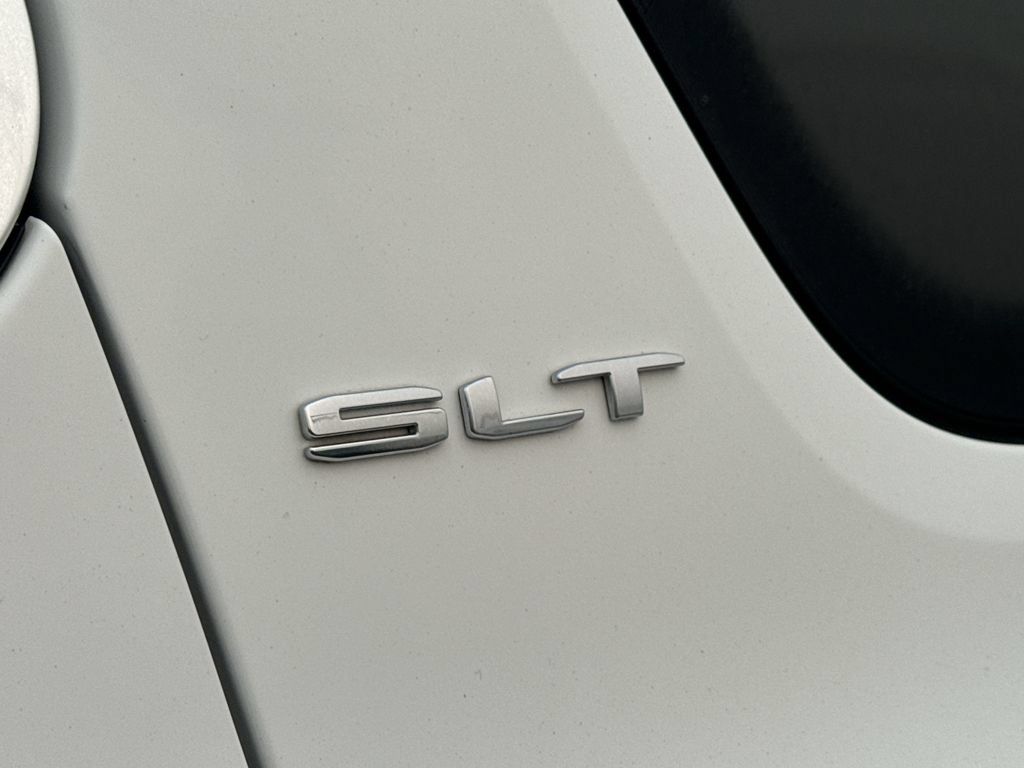 Certified 2023 GMC Acadia SLT w/ LPO, Floor Liner Package AWD/4WD image 8