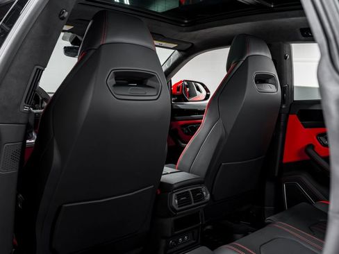 Used 2025 Lamborghini Urus SE AWD/4WD image 30