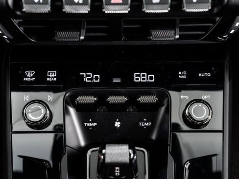 Used 2025 Porsche 911 Carrera image 23