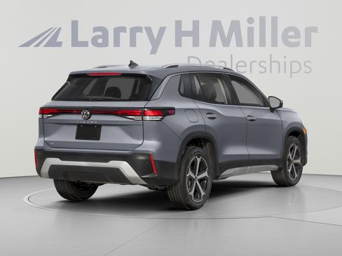 Used 2025 Volkswagen Tiguan SE w/ Panoramic Sunroof Package AWD/4WD image 2